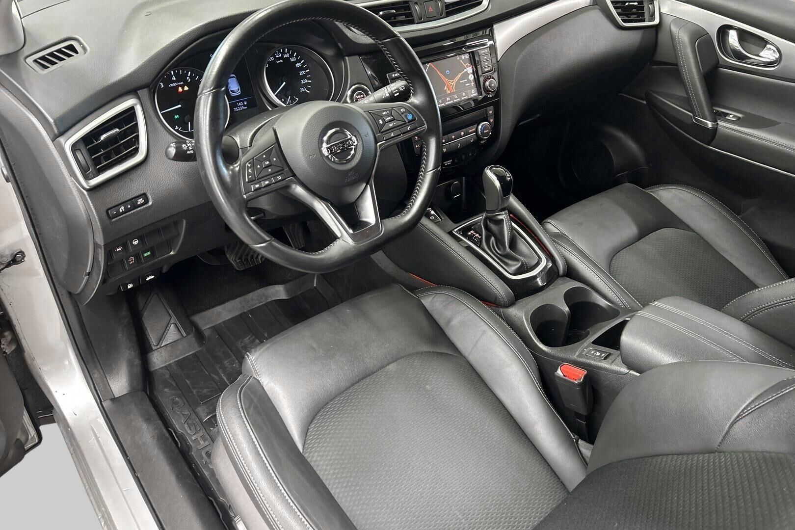 Nissan Qashqai iso kuva 9