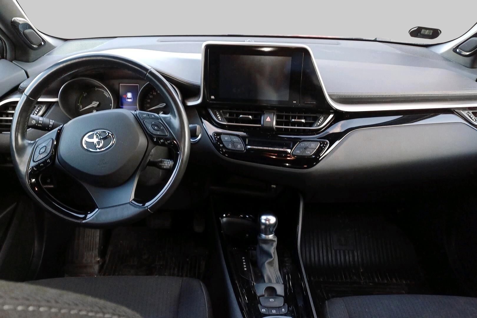 Toyota C-HR iso kuva 1