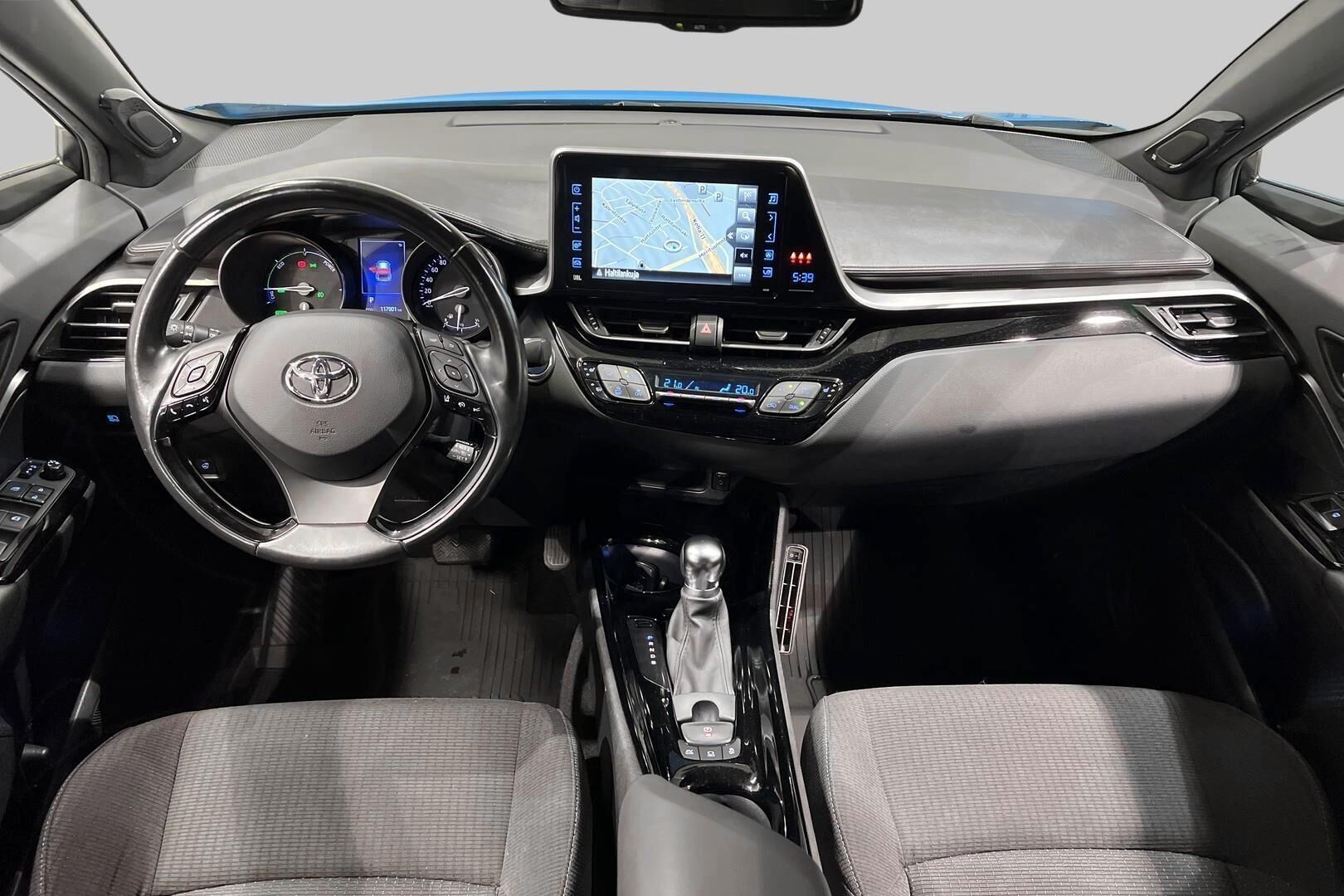 Toyota C-HR iso kuva 11
