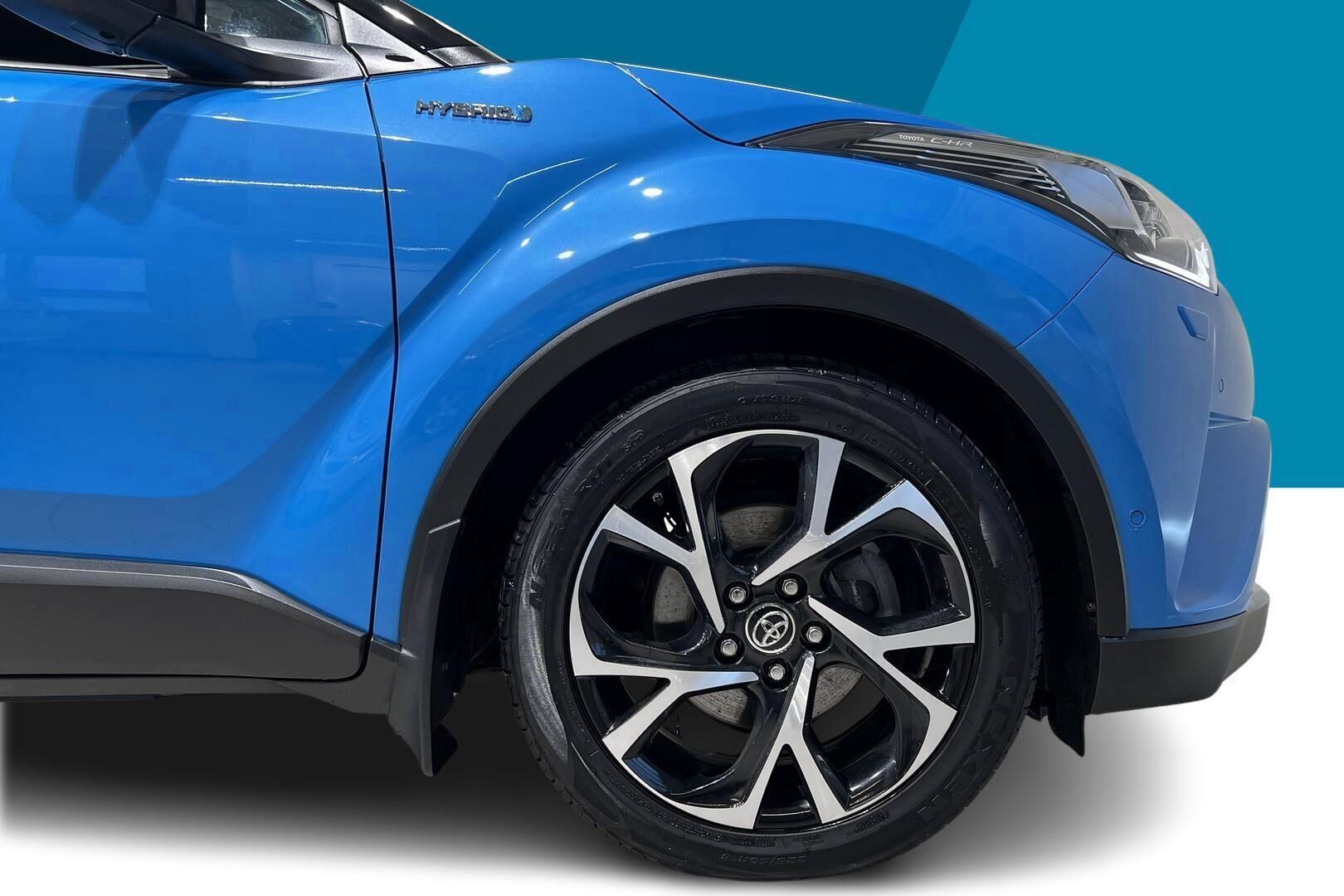 Toyota C-HR iso kuva 13