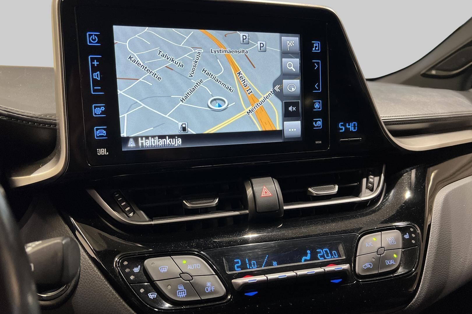 Toyota C-HR iso kuva 15
