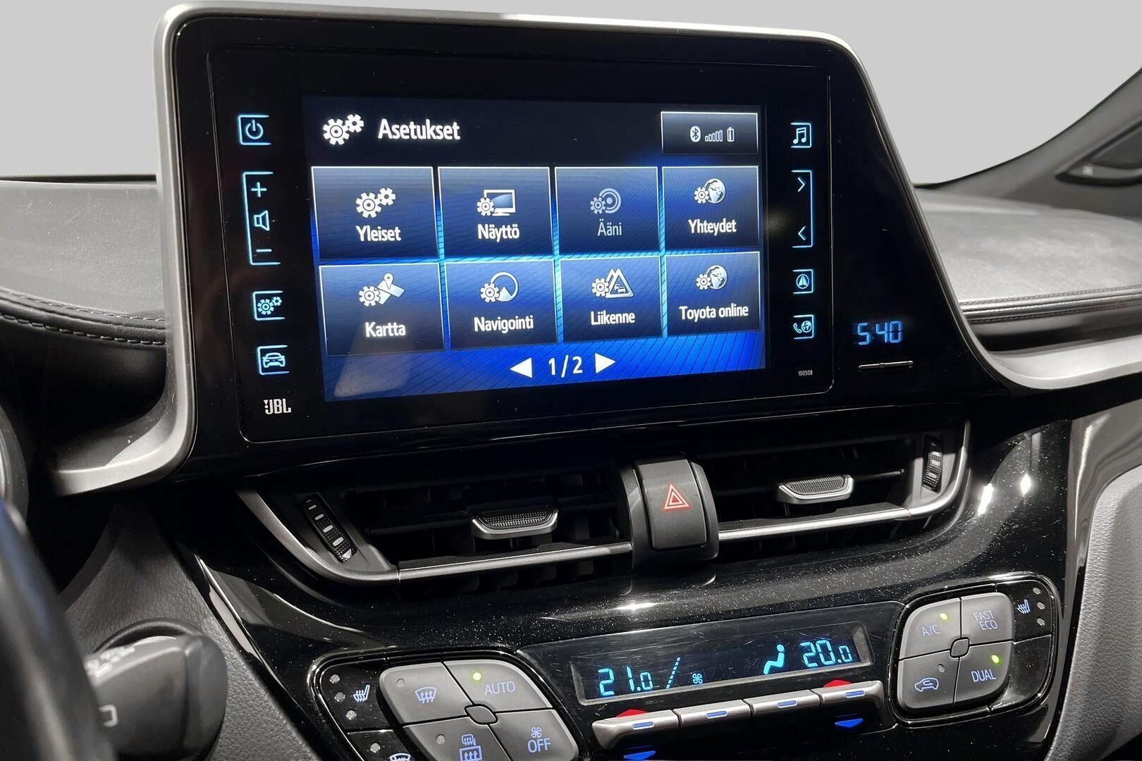 Toyota C-HR iso kuva 17