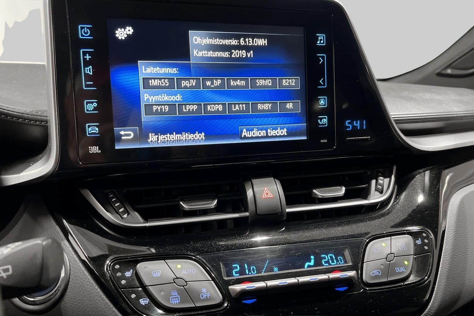 Toyota C-HR iso kuva 18