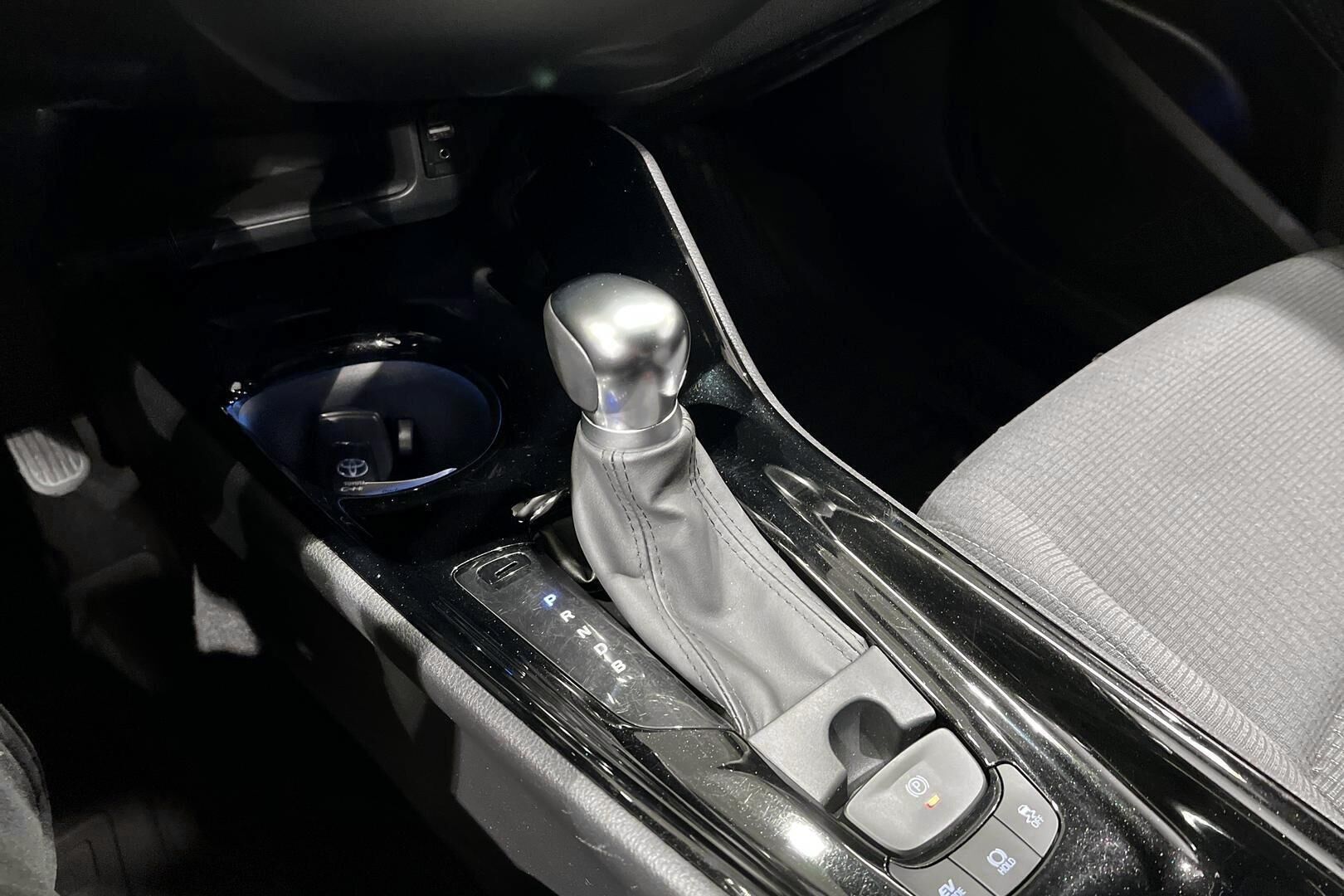 Toyota C-HR iso kuva 19