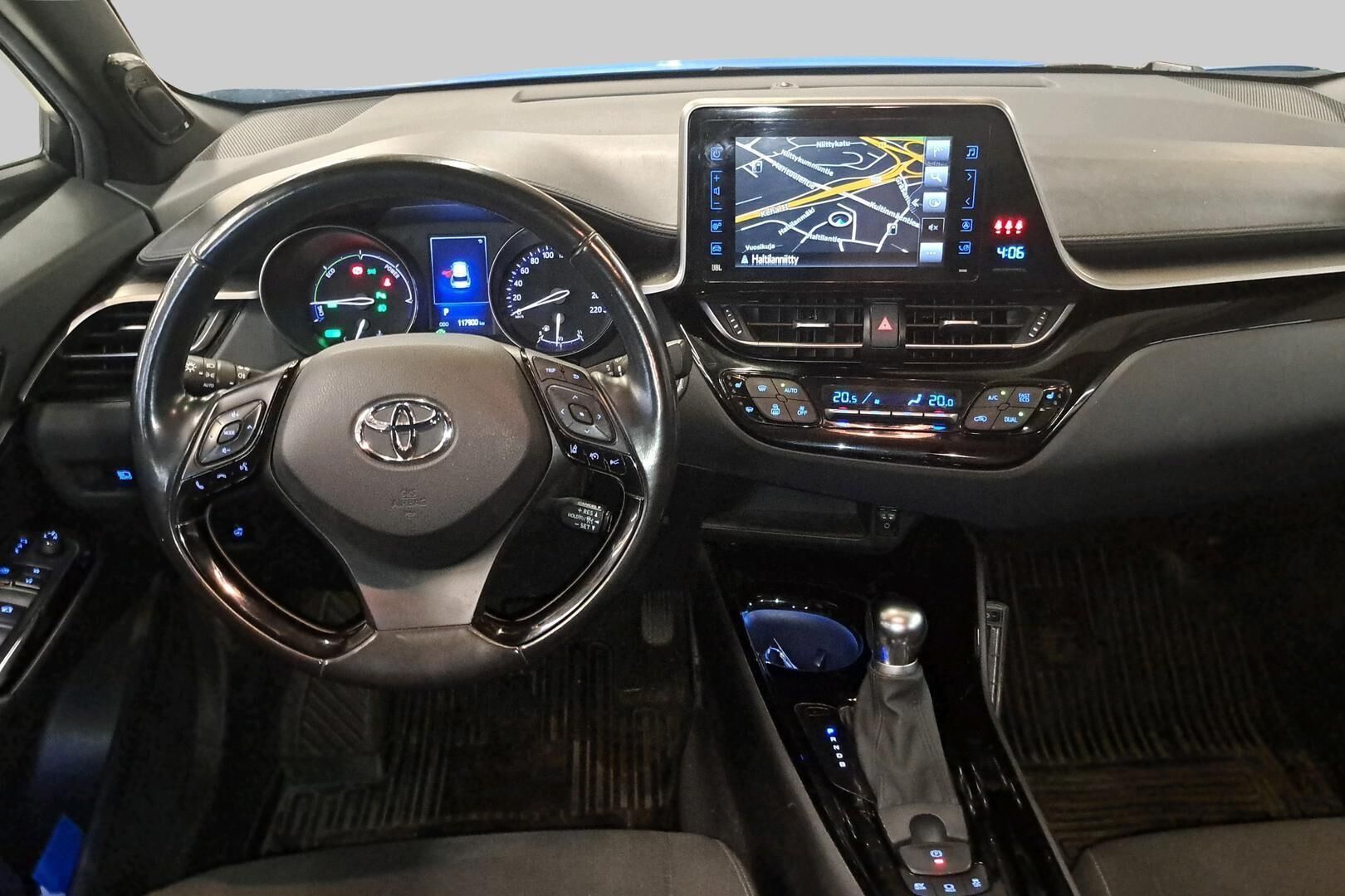 Toyota C-HR iso kuva 2