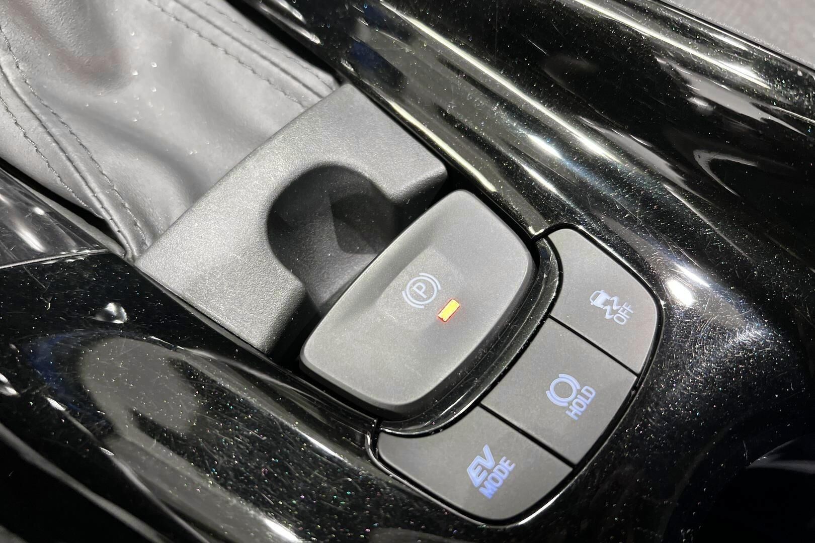 Toyota C-HR iso kuva 20