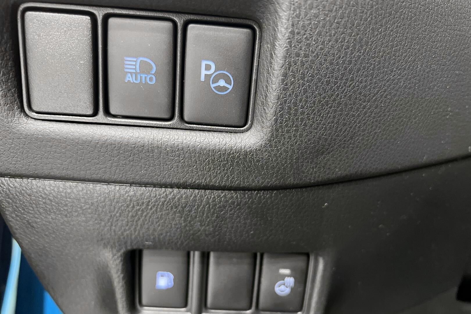 Toyota C-HR iso kuva 24