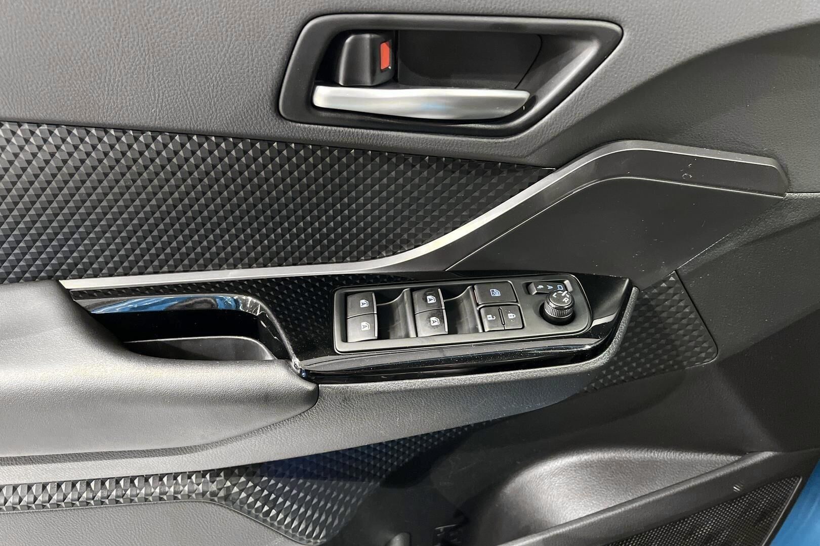 Toyota C-HR iso kuva 25