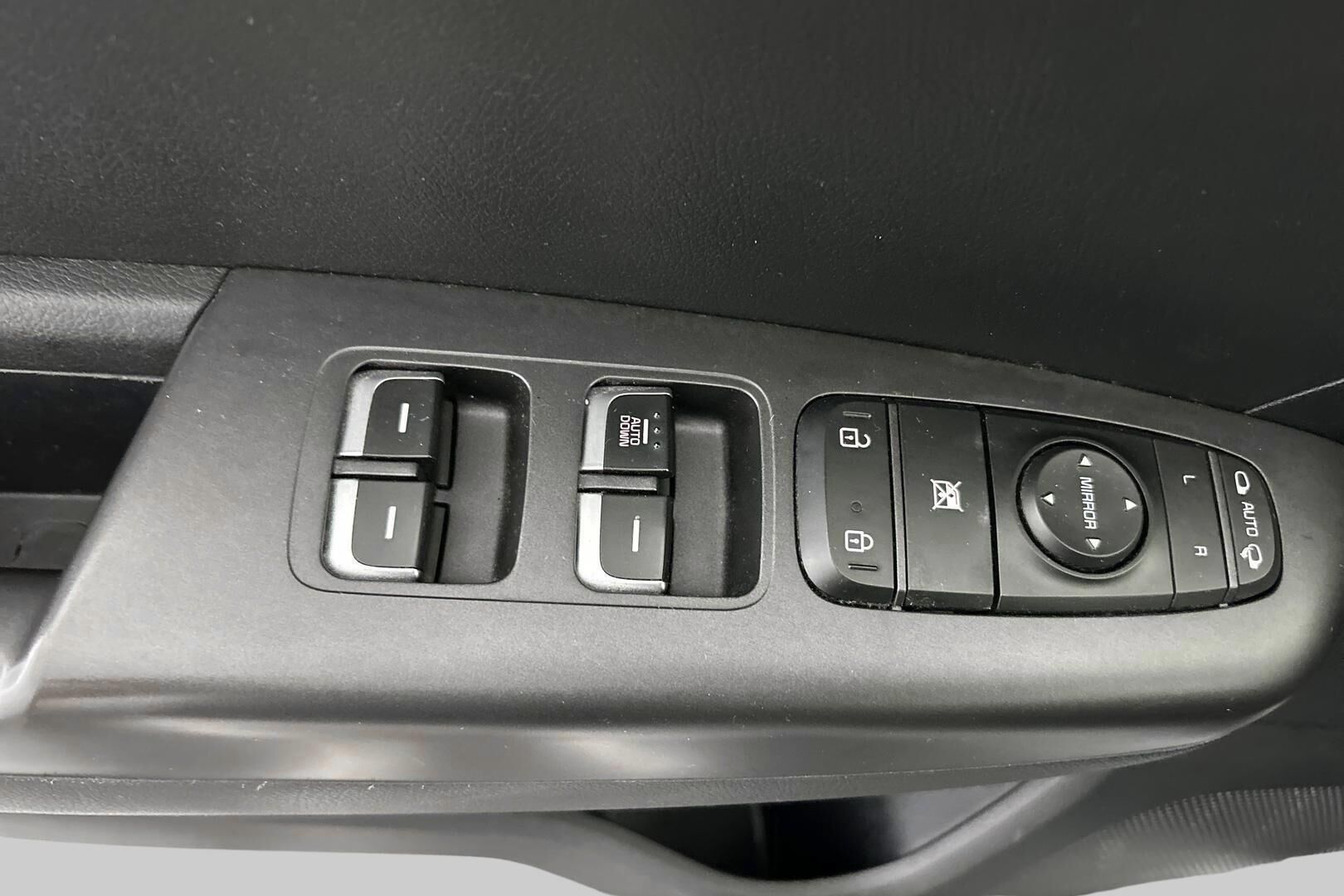 Kia Sportage iso kuva 15