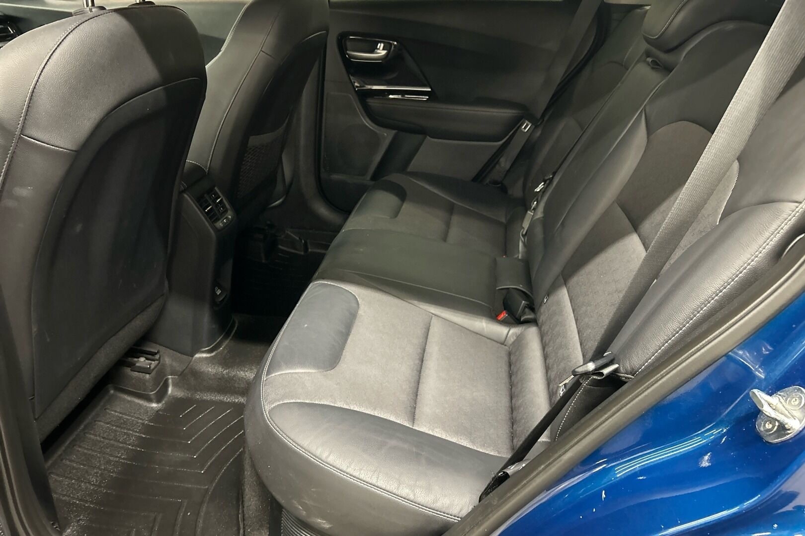 Kia Niro iso kuva 8