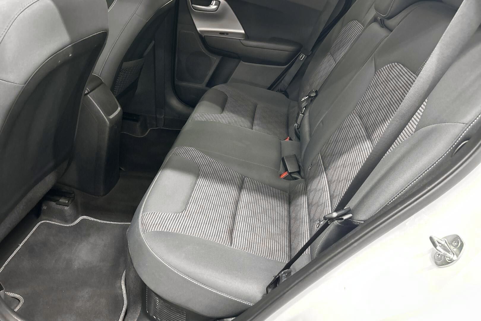 Kia Niro plug-in iso kuva 10
