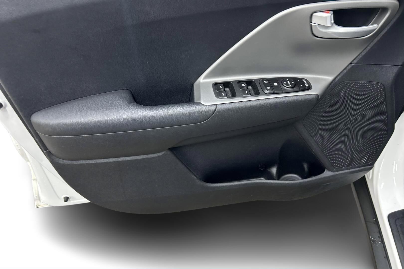 Kia Niro plug-in iso kuva 14