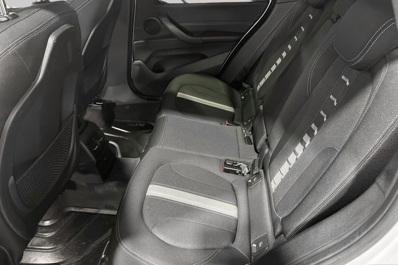 BMW X1 iso kuva 10