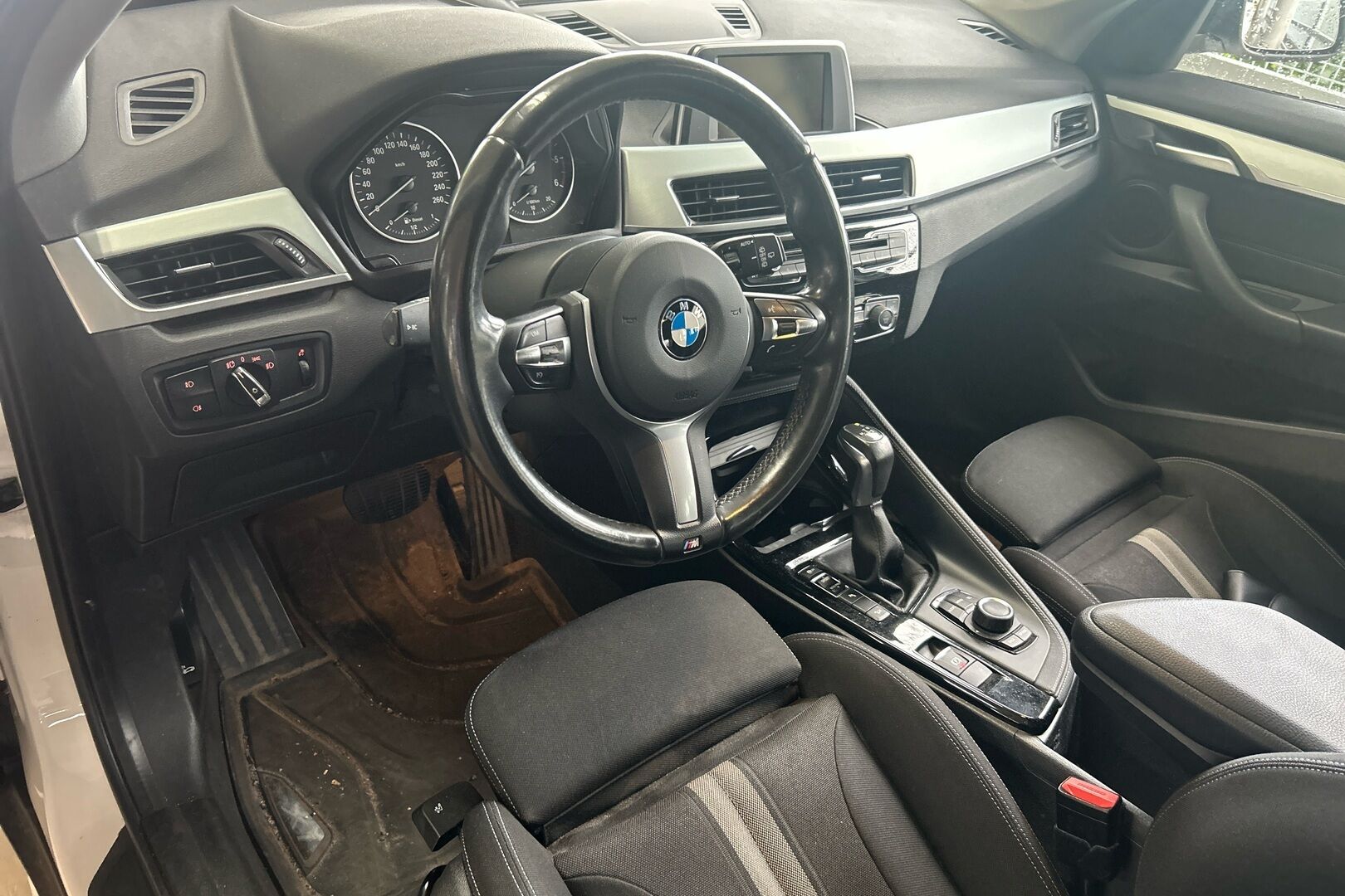 BMW X1 iso kuva 2