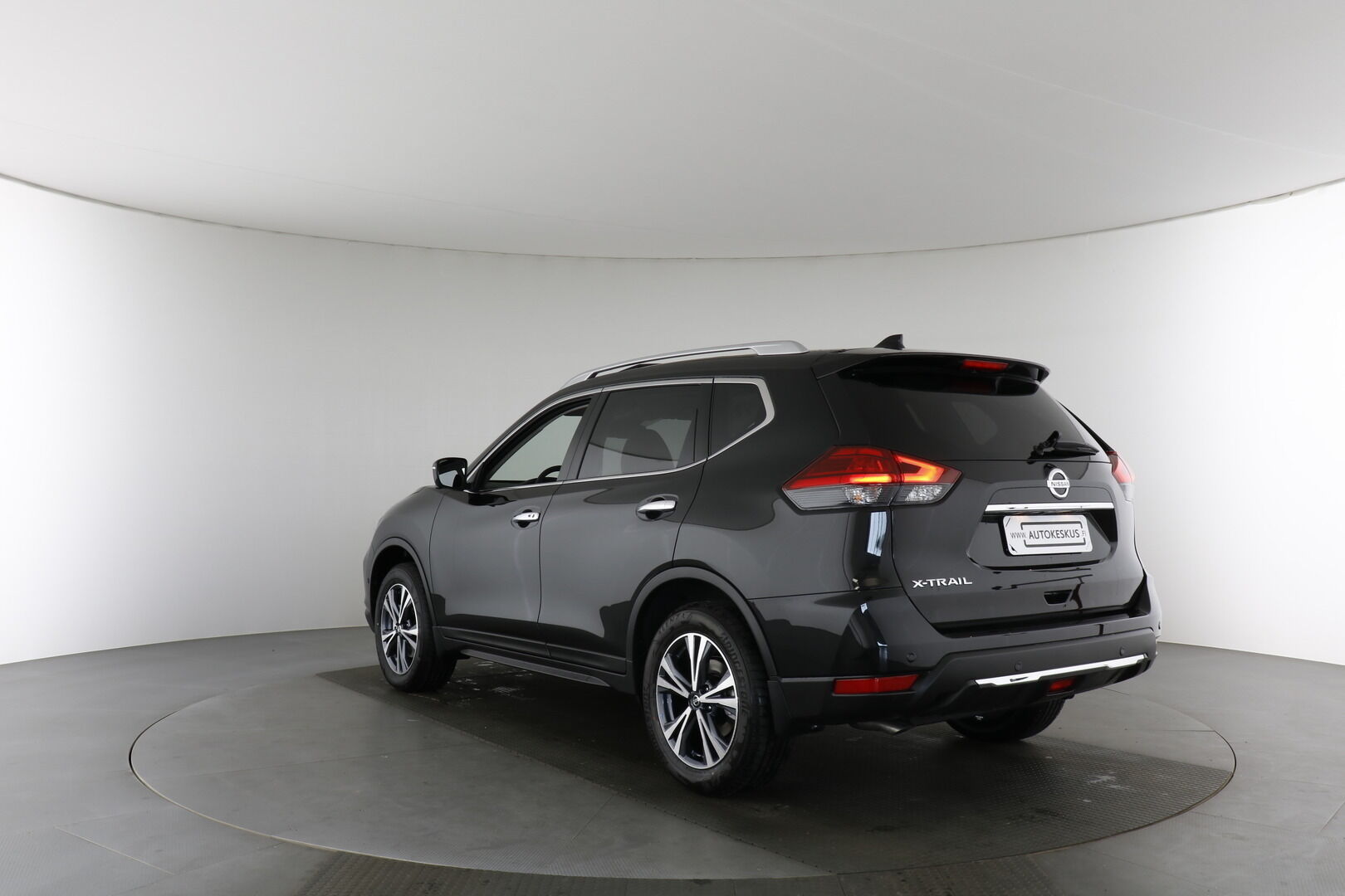 Nissan X-Trail iso kuva 3