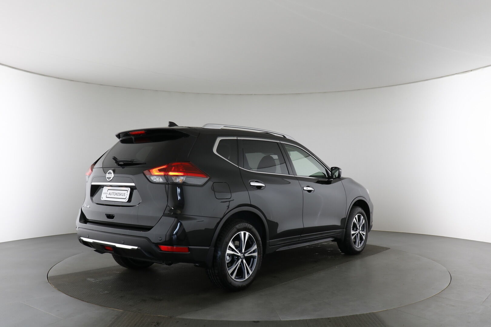 Nissan X-Trail iso kuva 5