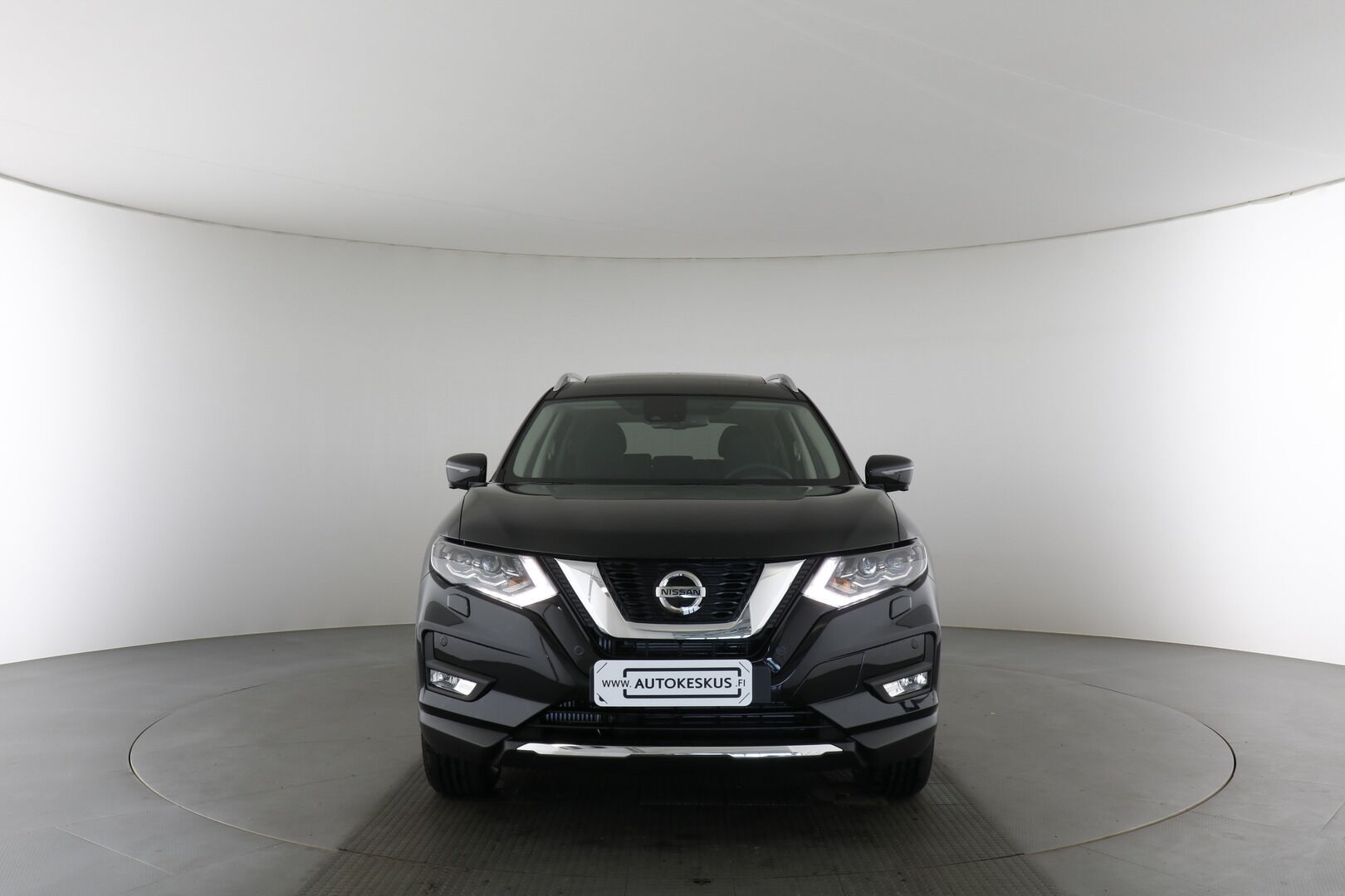 Nissan X-Trail iso kuva 8