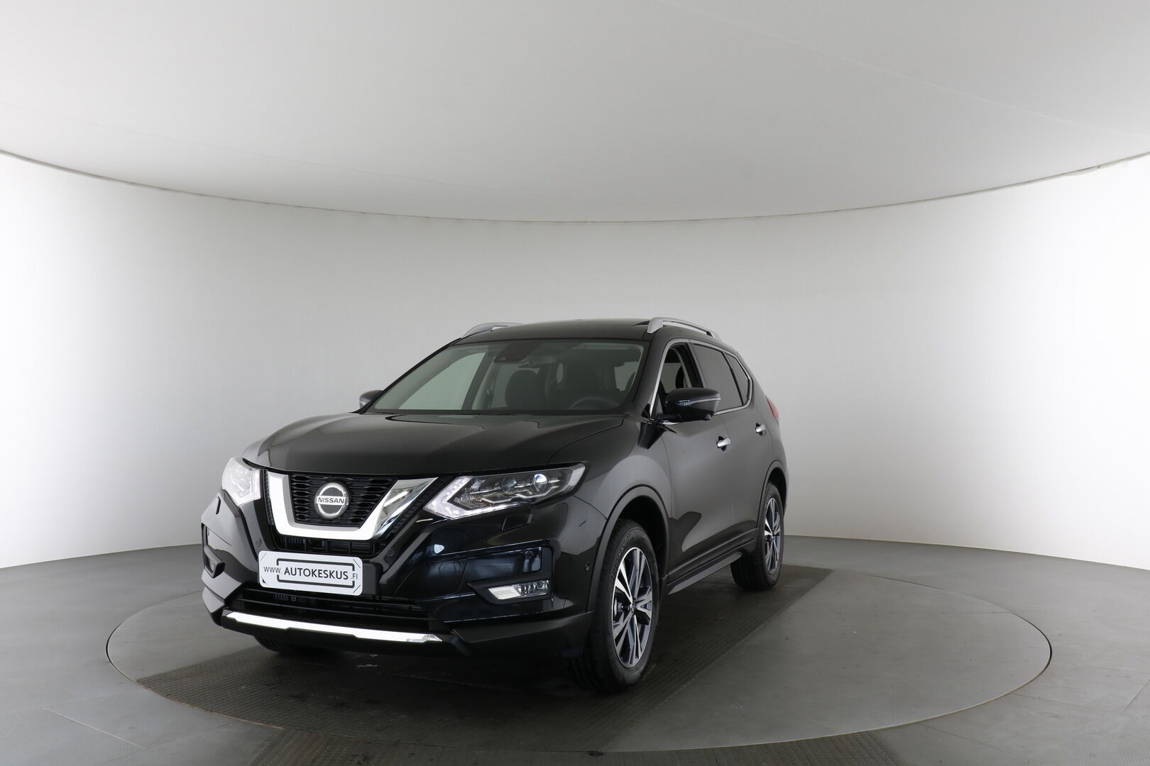 Nissan X-Trail iso kuva 0