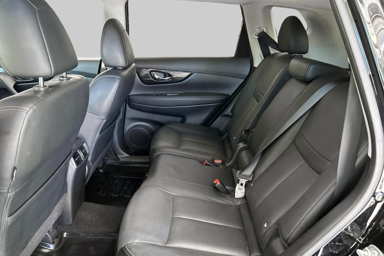 Nissan X-Trail iso kuva 10