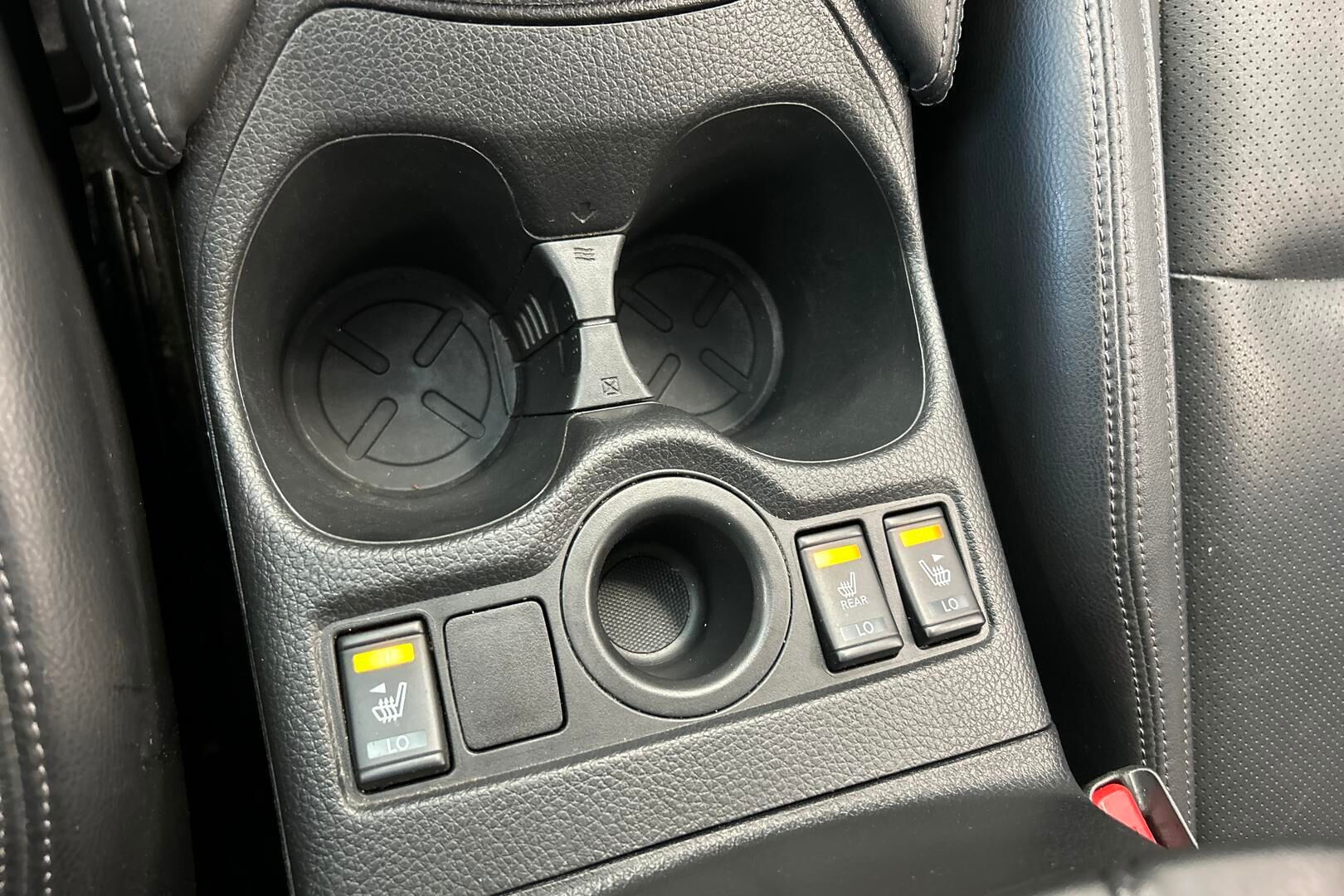 Nissan X-Trail iso kuva 22
