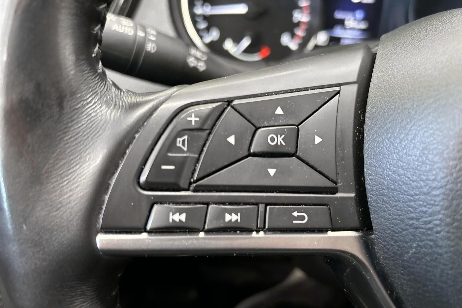 Nissan X-Trail iso kuva 24