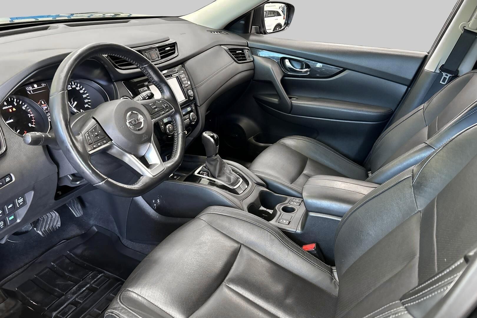 Nissan X-Trail iso kuva 9