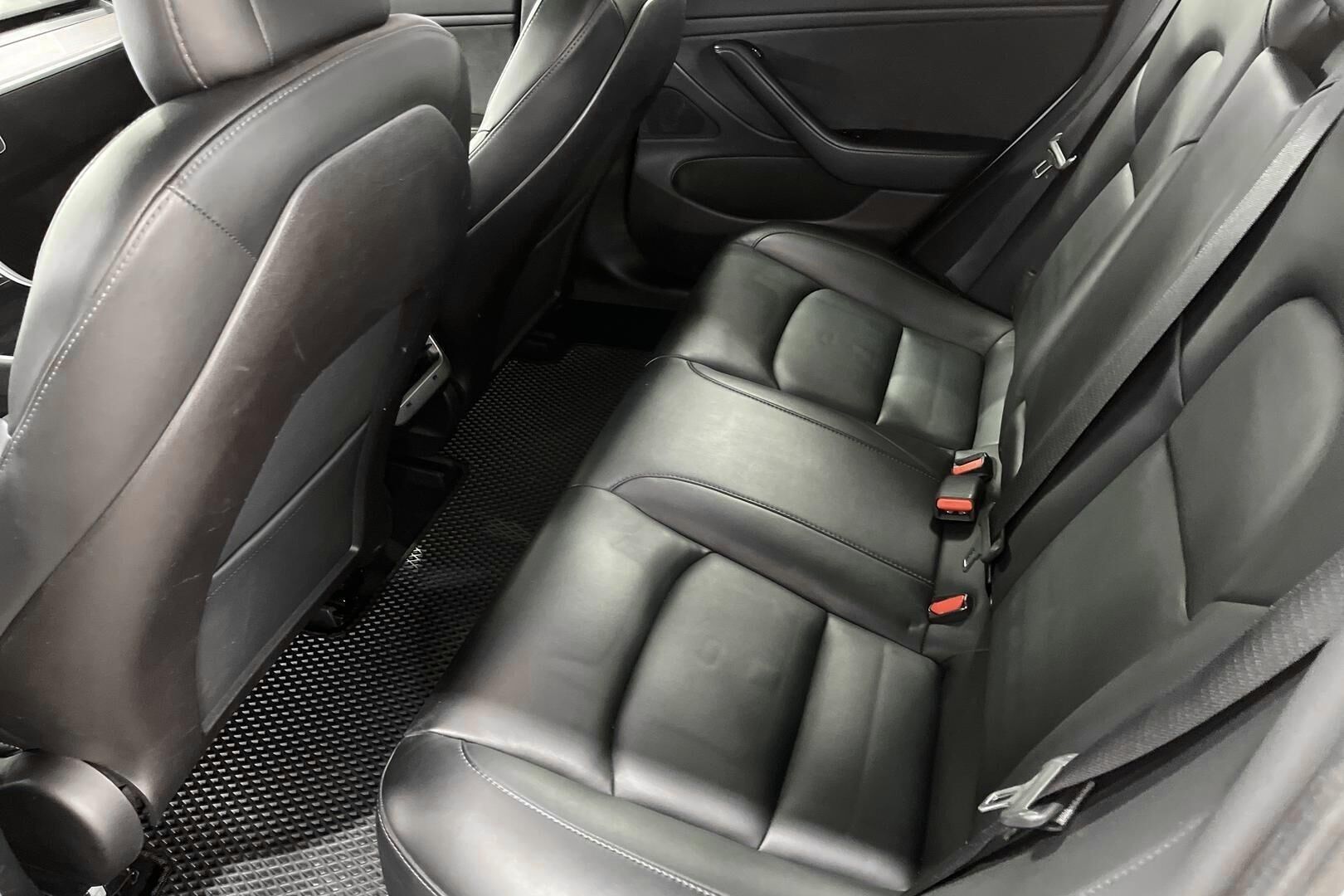 Tesla Model 3 iso kuva 9