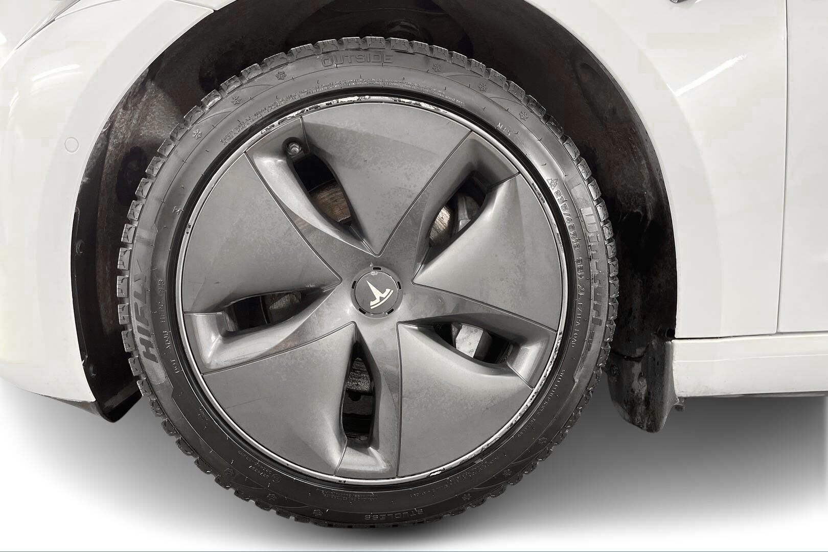 Tesla Model 3 iso kuva 12