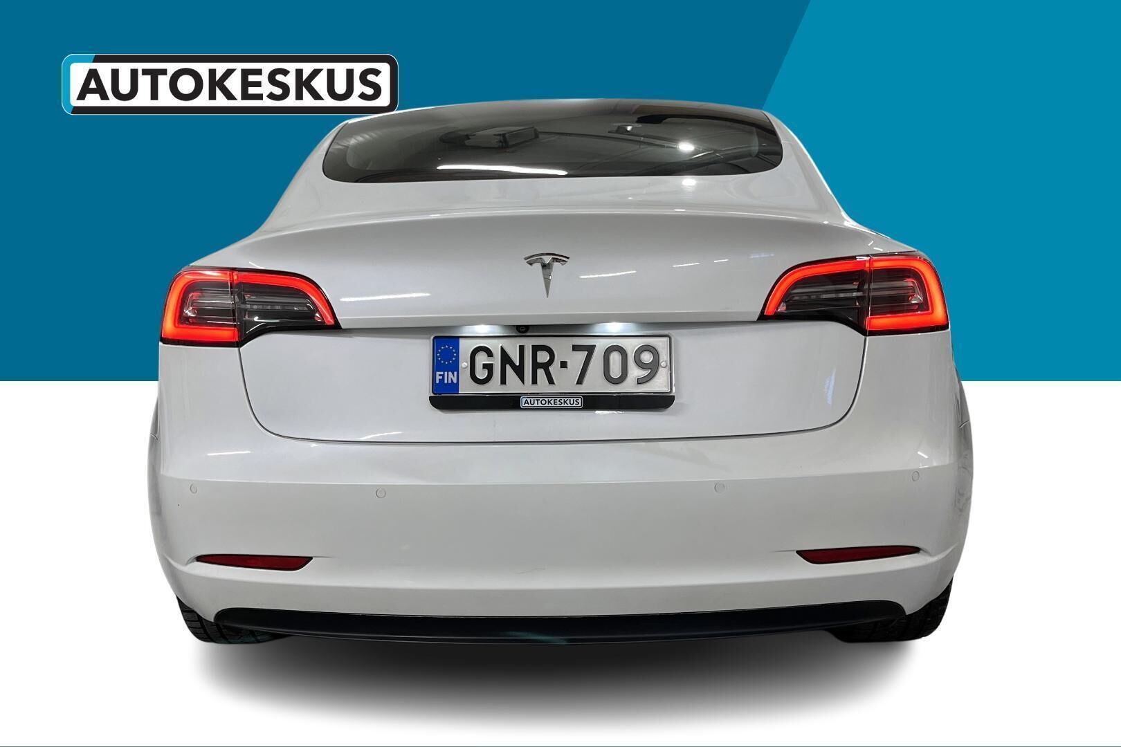 Tesla Model 3 iso kuva 6