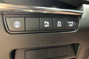 Mazda 3 esikatselu 11