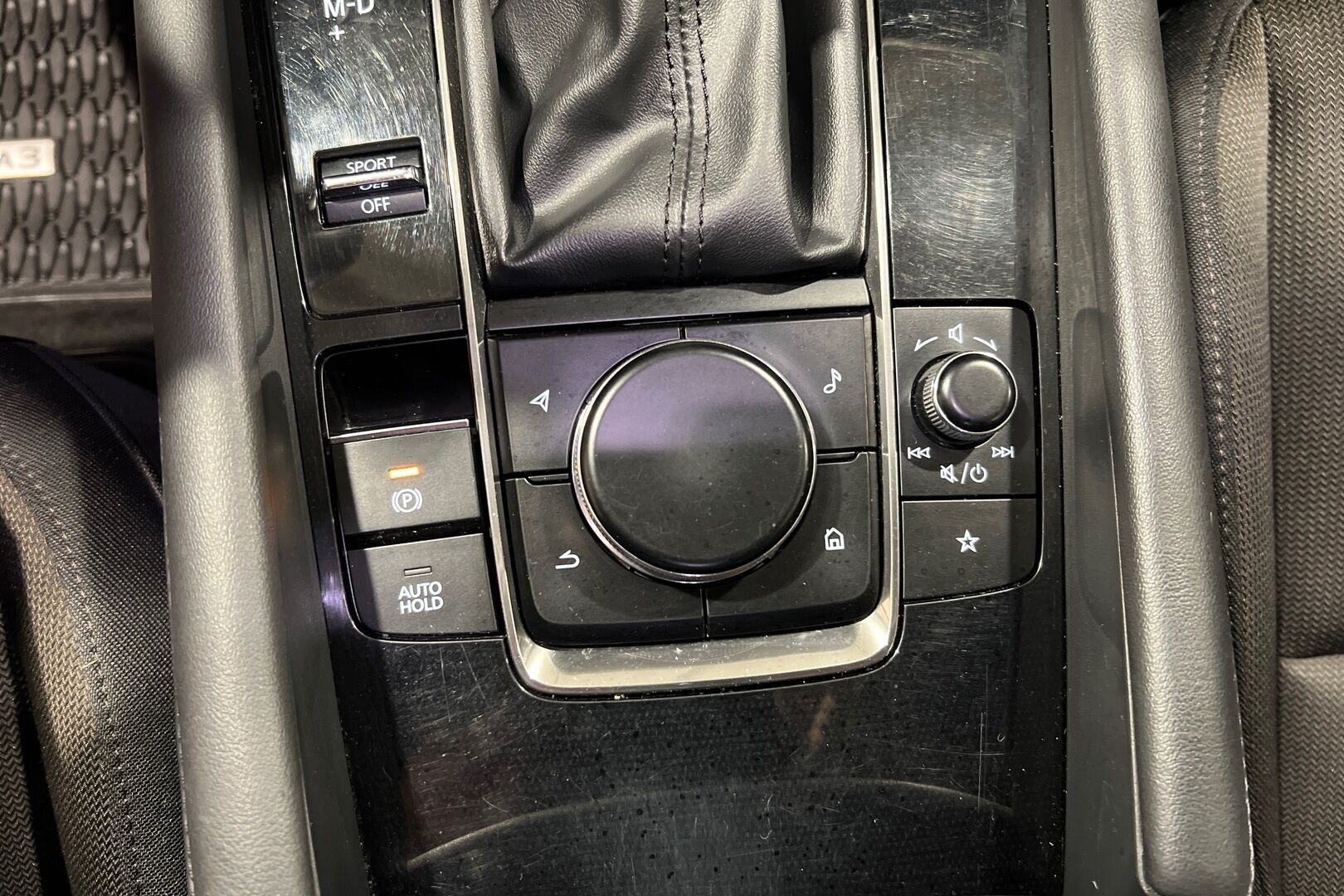 Mazda Mazda3 iso kuva 15