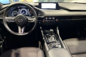 Mazda 3 esikatselu 8
