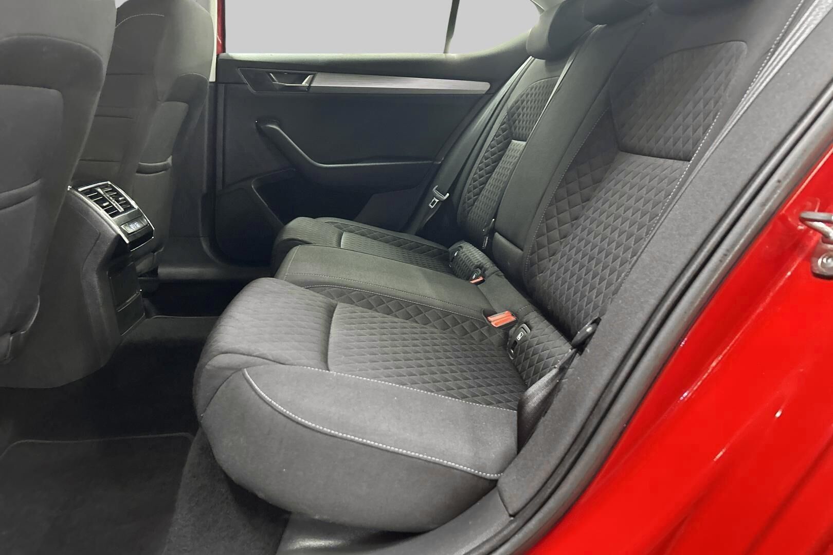 Skoda Superb iso kuva 10
