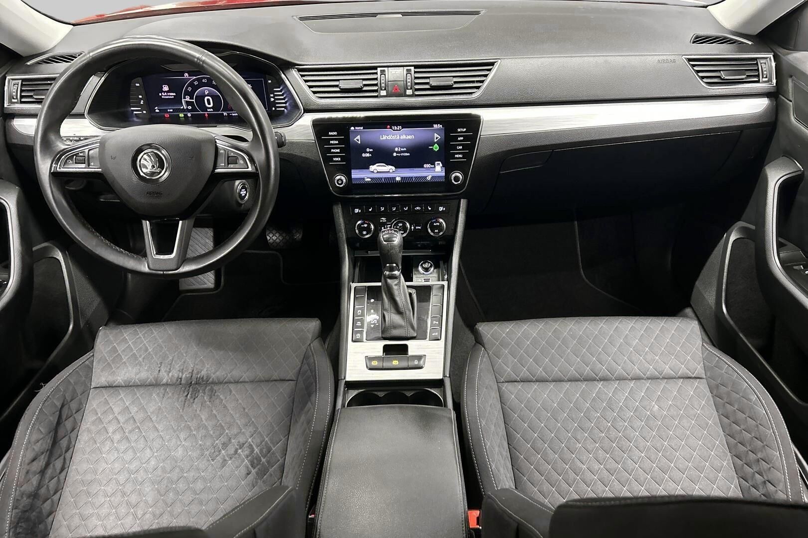 Skoda Superb iso kuva 11