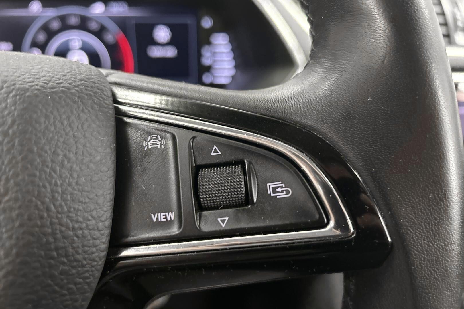Skoda Superb iso kuva 16