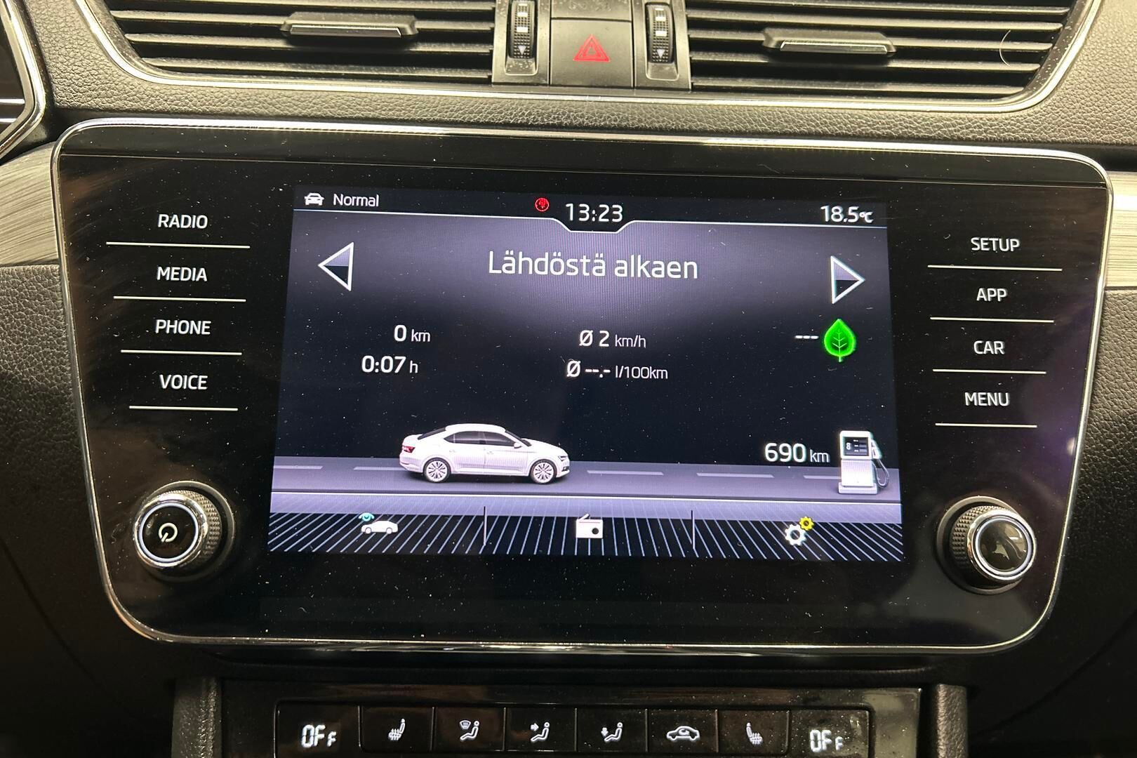 Skoda Superb iso kuva 17