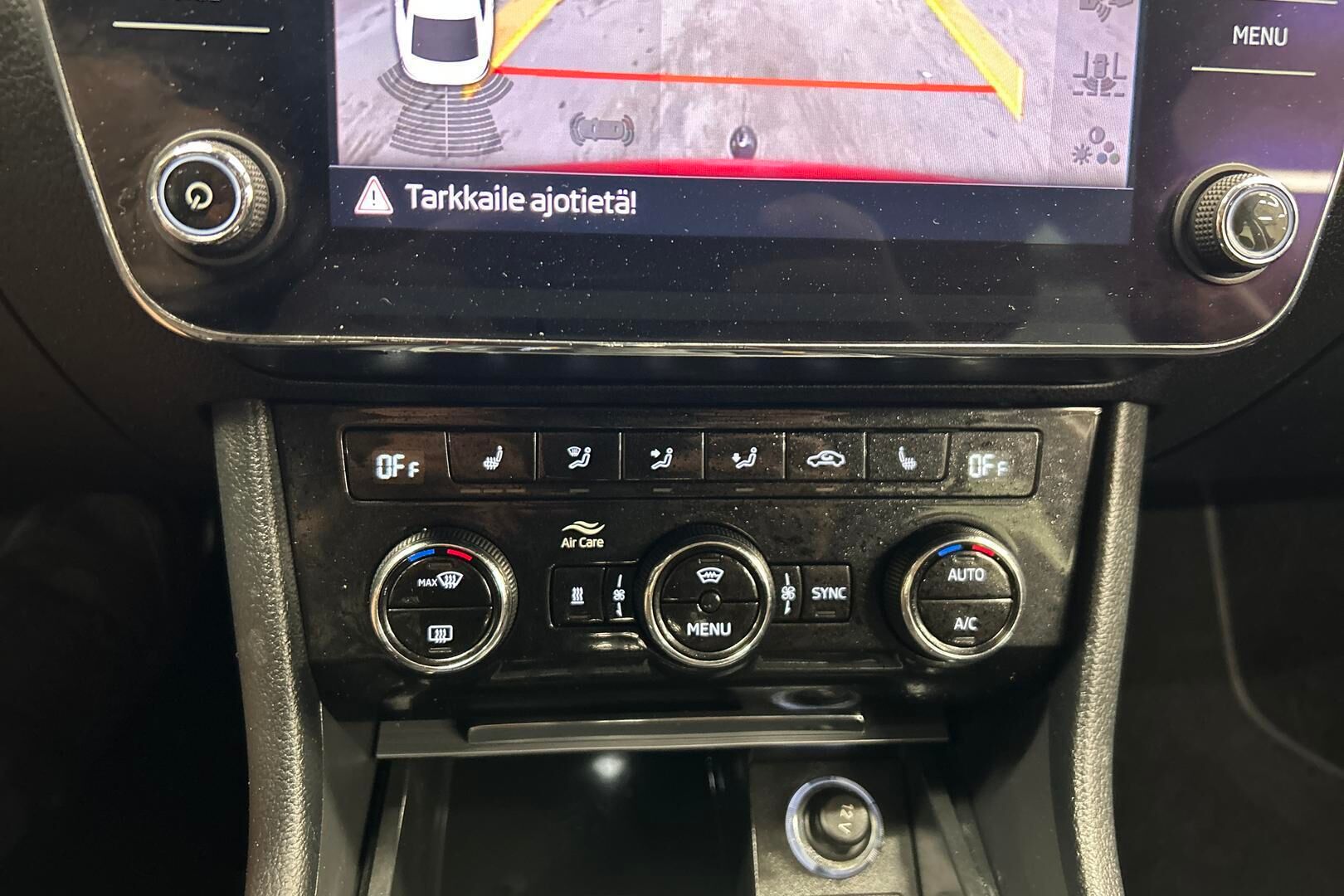 Skoda Superb iso kuva 19