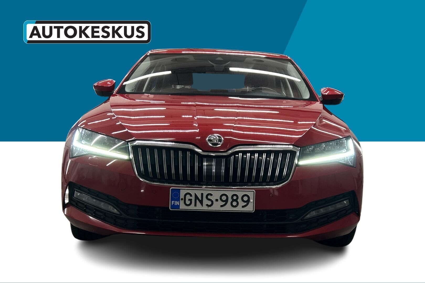 Skoda Superb iso kuva 2
