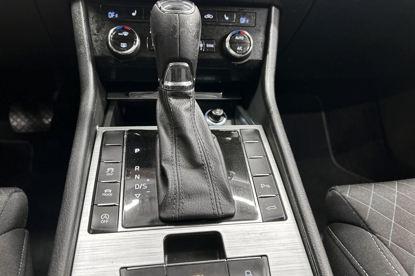 Skoda Superb iso kuva 20