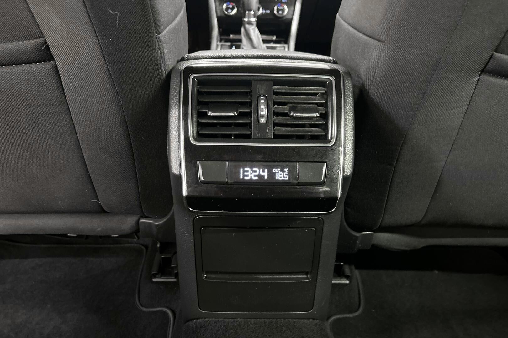 Skoda Superb iso kuva 26