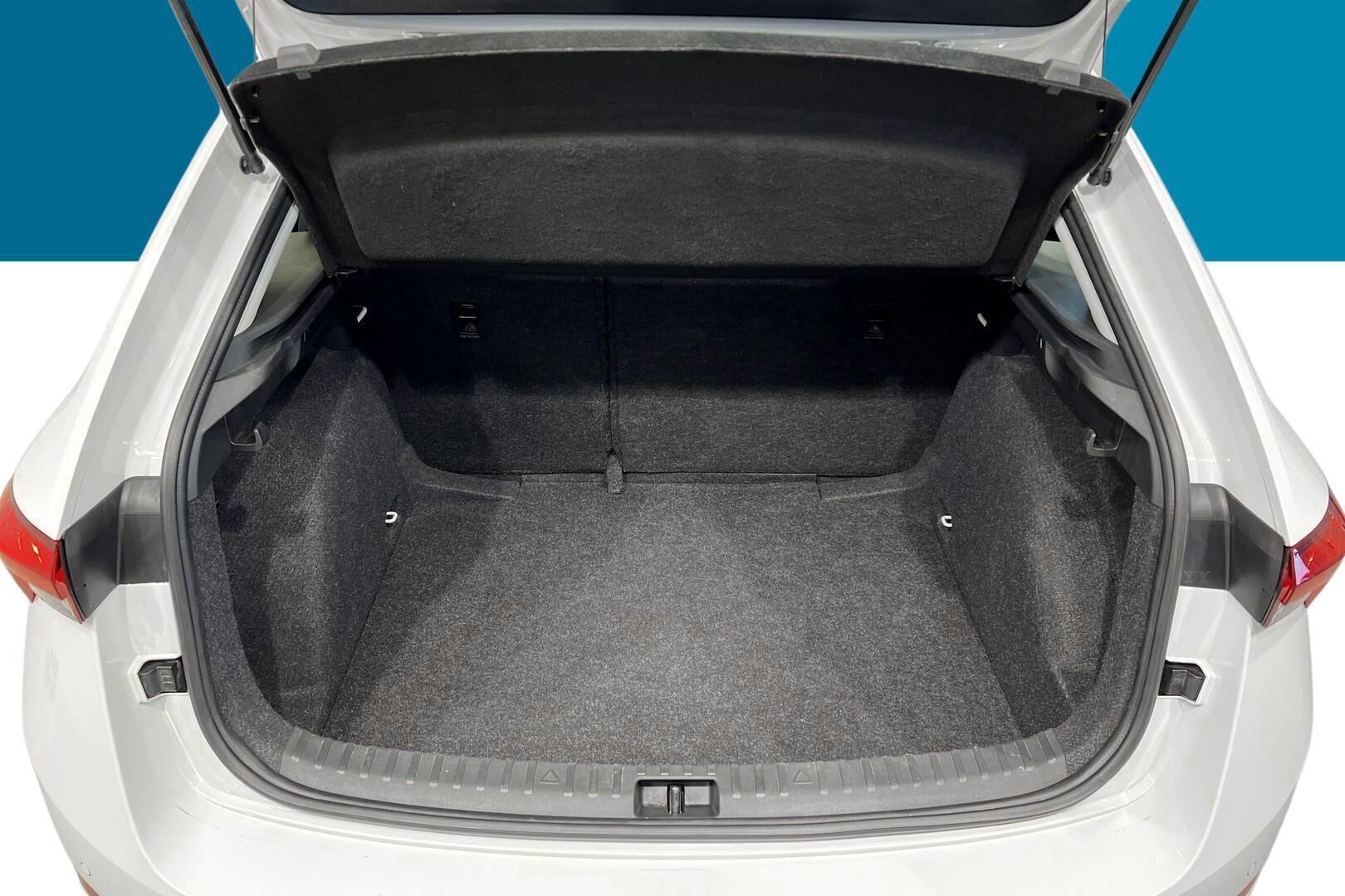 Skoda Scala iso kuva 12