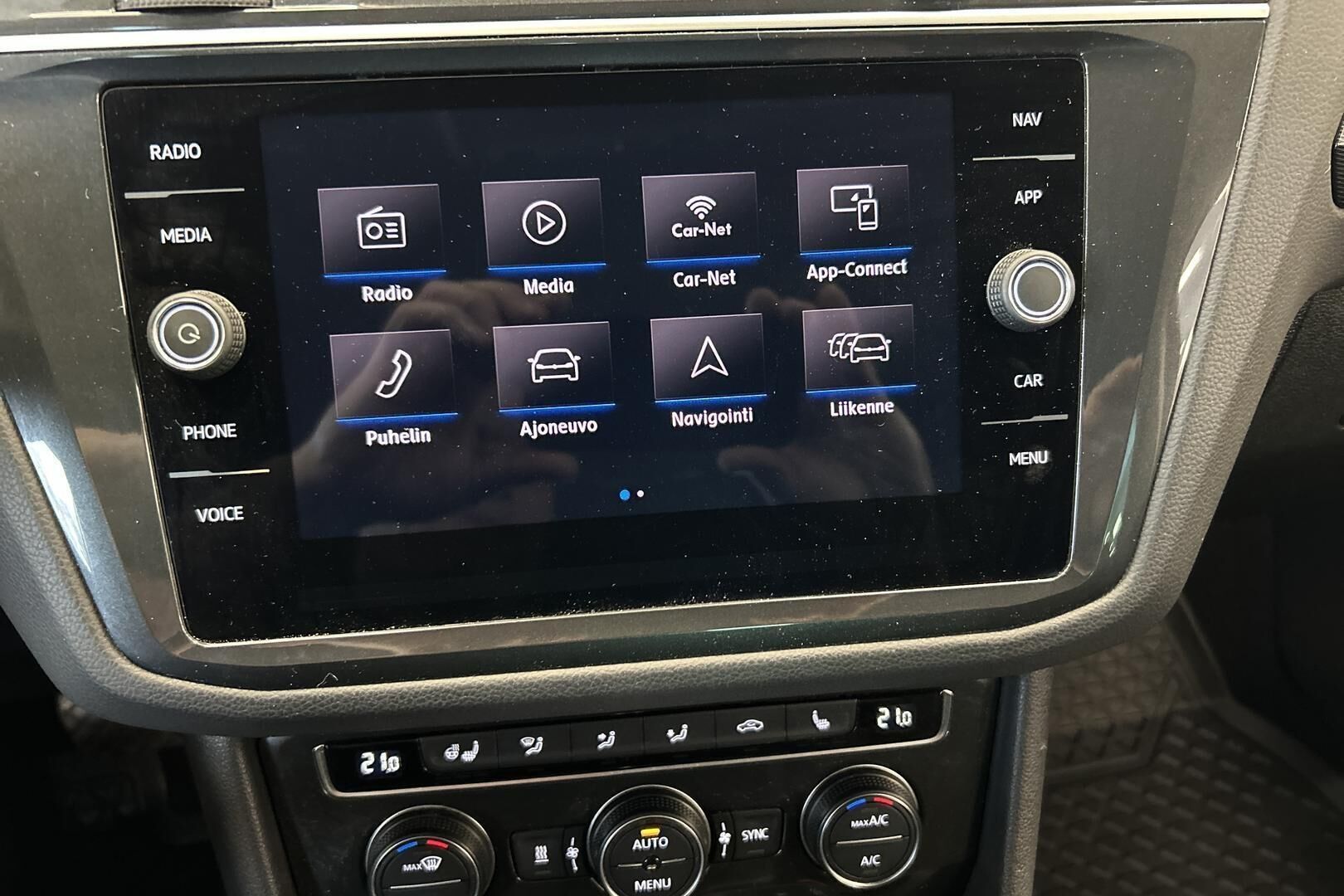 Volkswagen Tiguan iso kuva 16