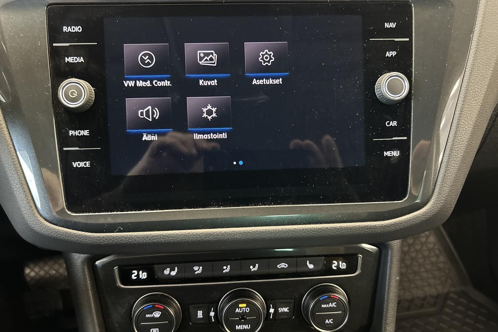 Volkswagen Tiguan iso kuva 17