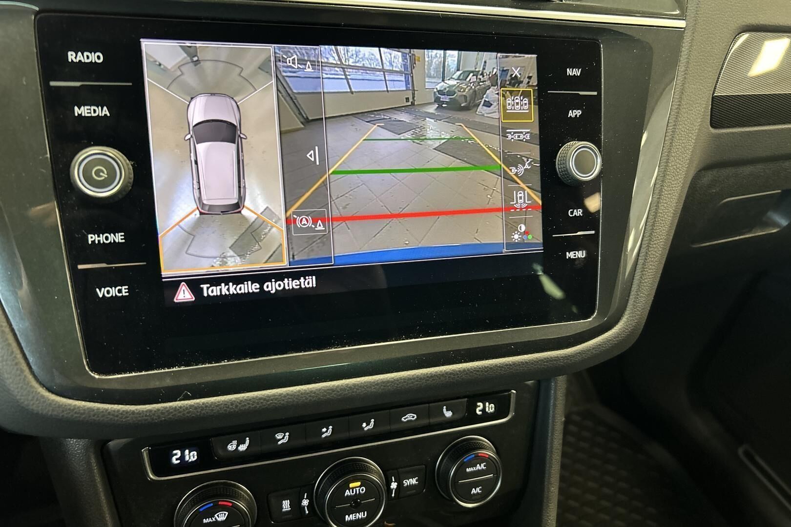 Volkswagen Tiguan iso kuva 18