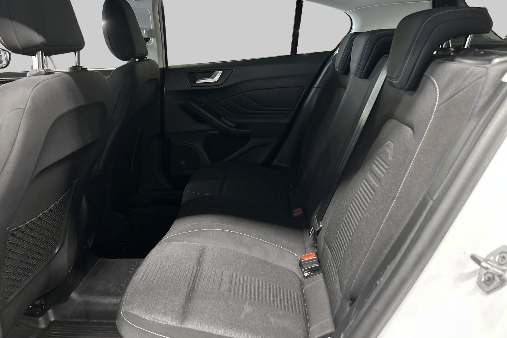 Ford Focus iso kuva 8