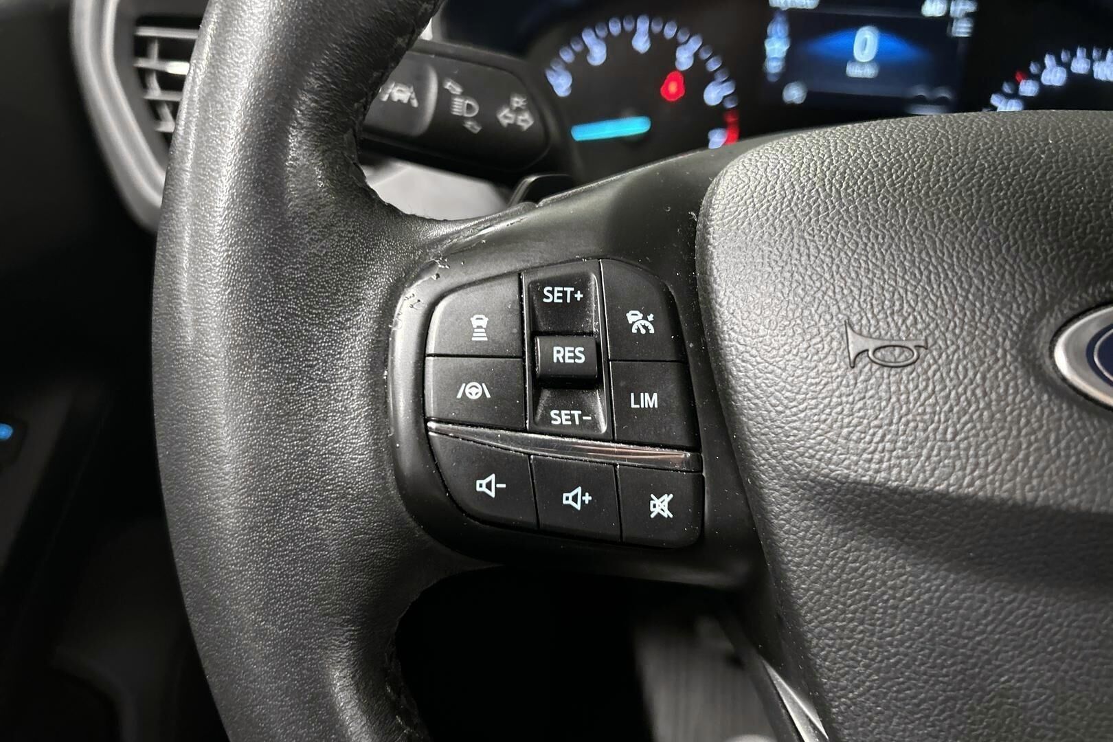 Ford Focus iso kuva 13