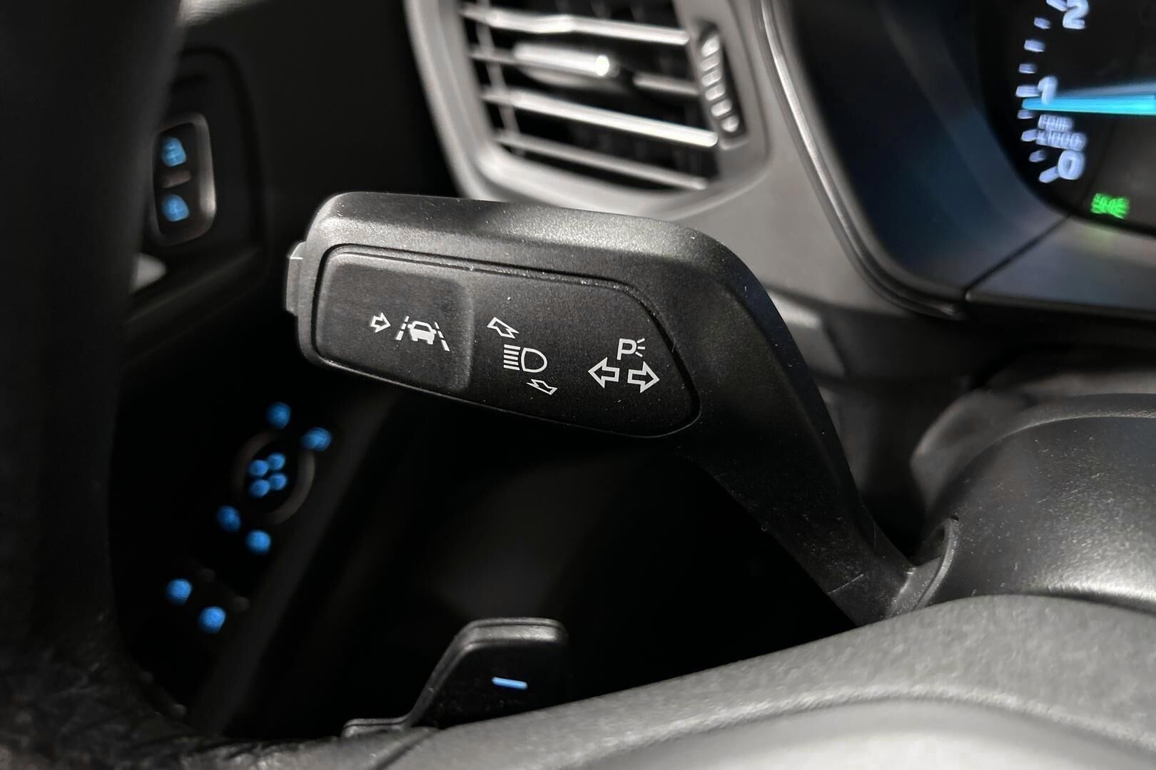 Ford Focus iso kuva 15
