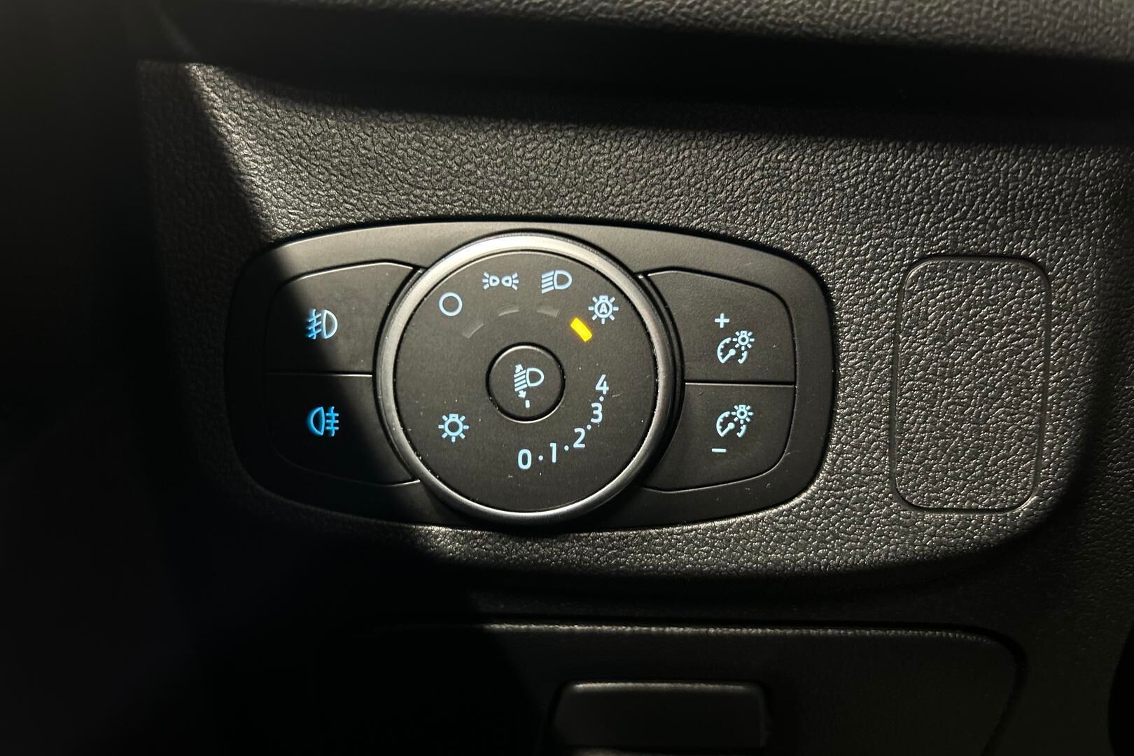 Ford Focus iso kuva 16