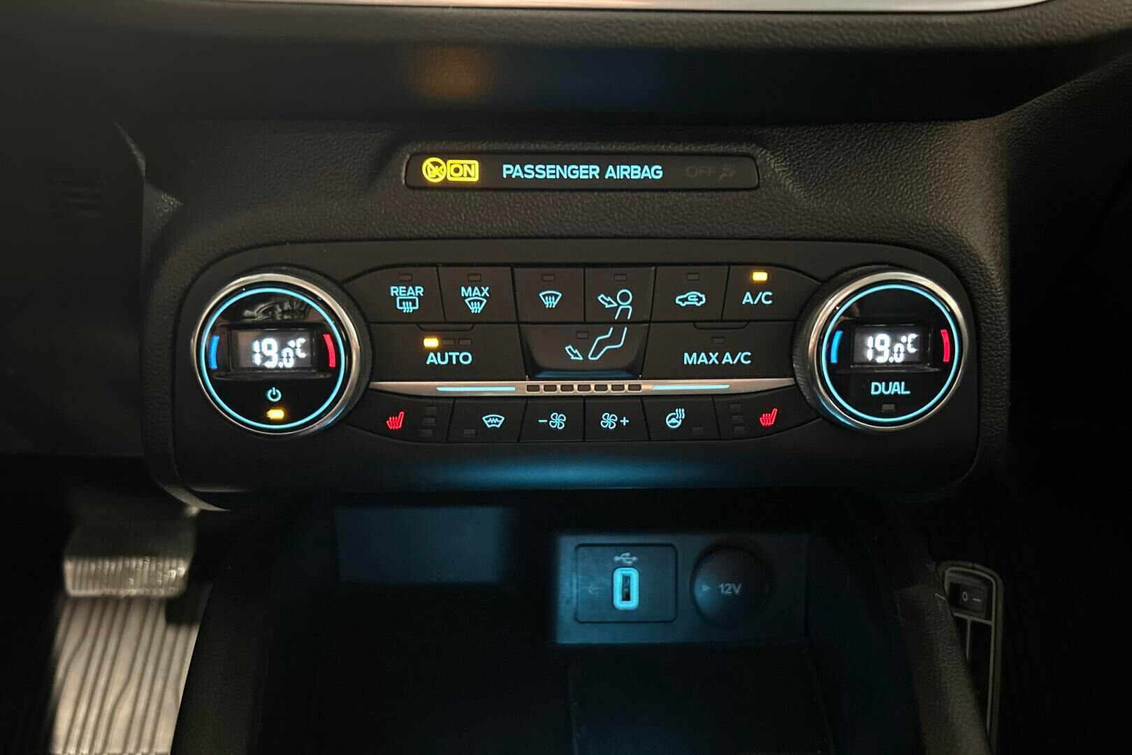 Ford Focus iso kuva 23