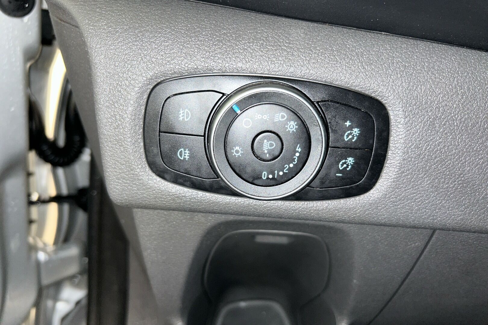Ford Transit Custom iso kuva 16